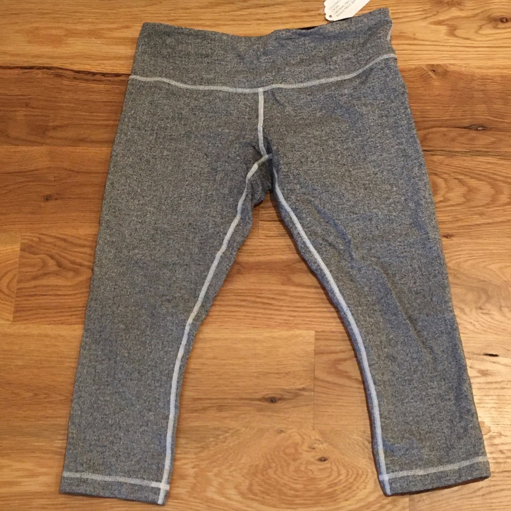 LULULEMON CROPPED PANTS WINTER GREY - NWT!